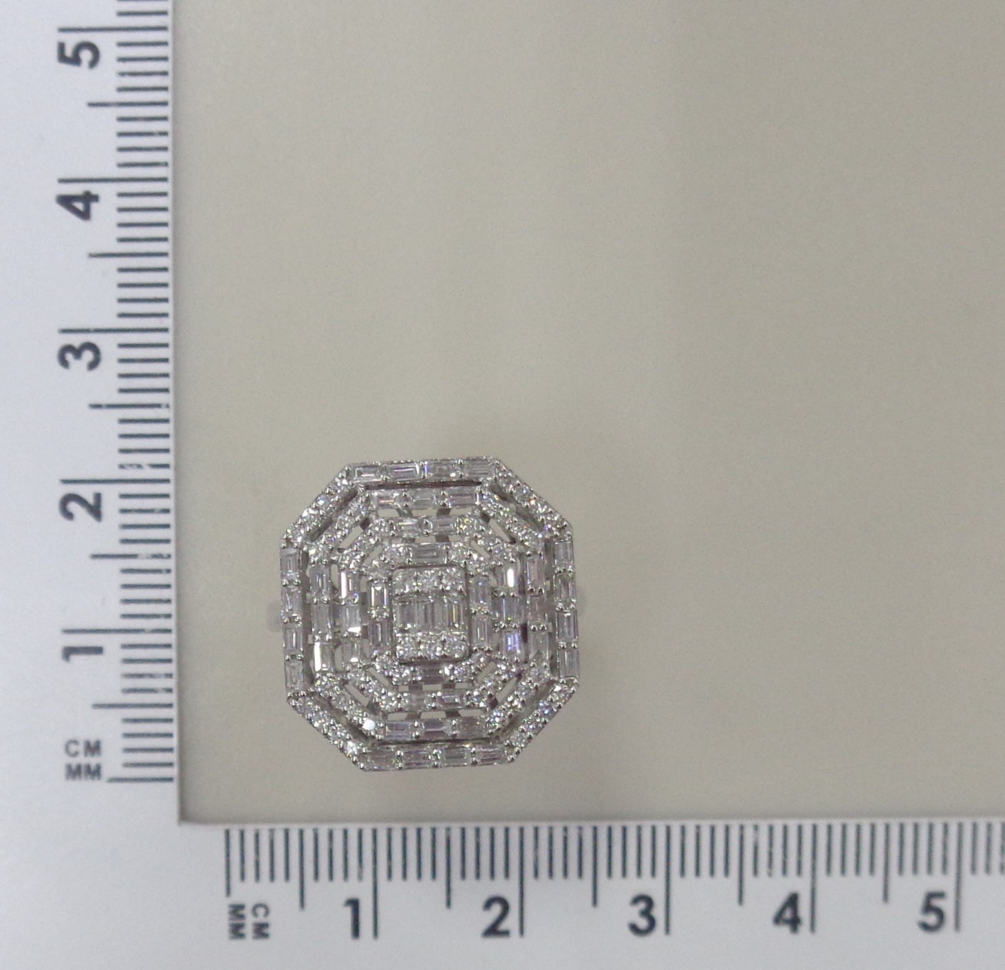 Кольцо из белого золота с бриллиантами